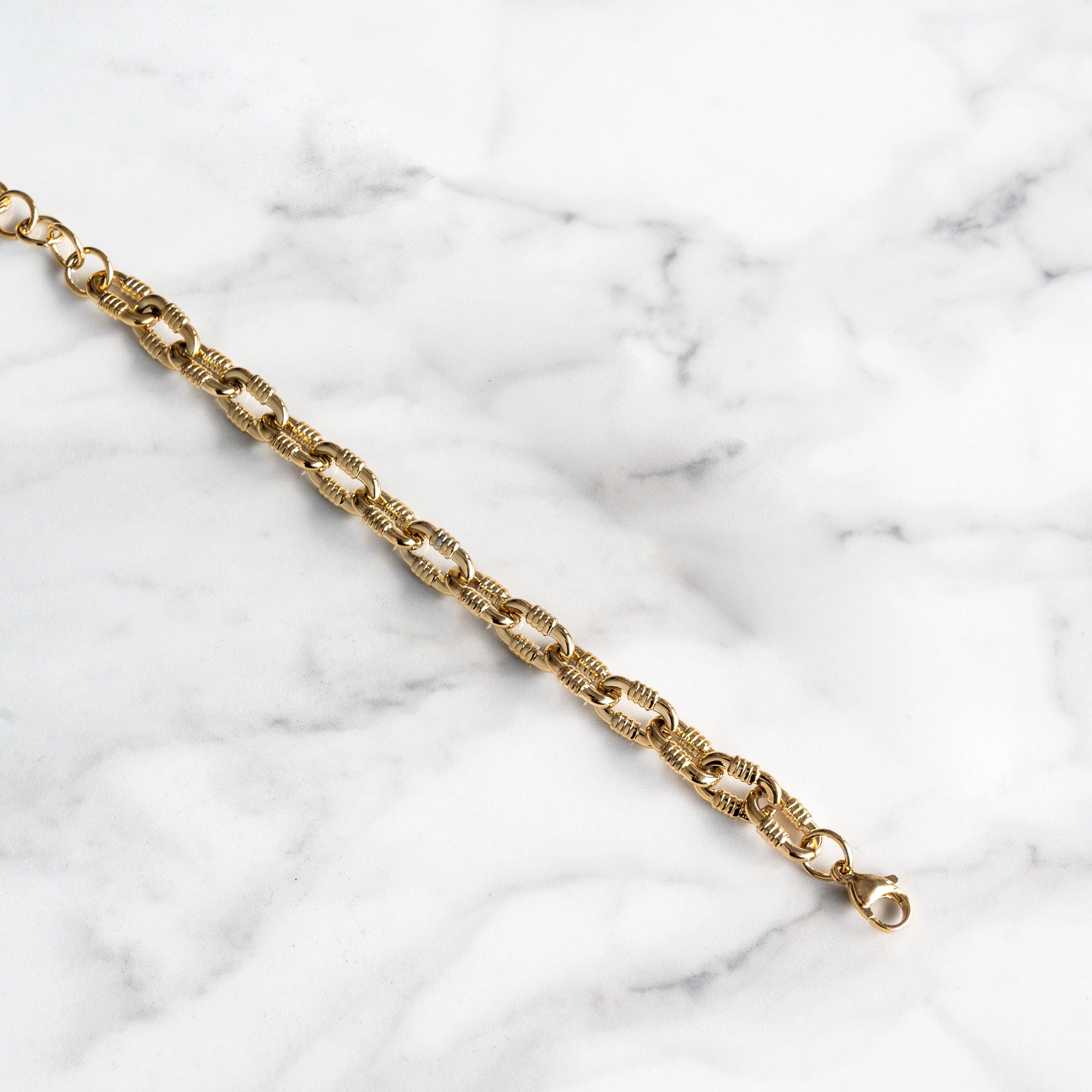 Jennifer Thick Bracelet - CinloCo