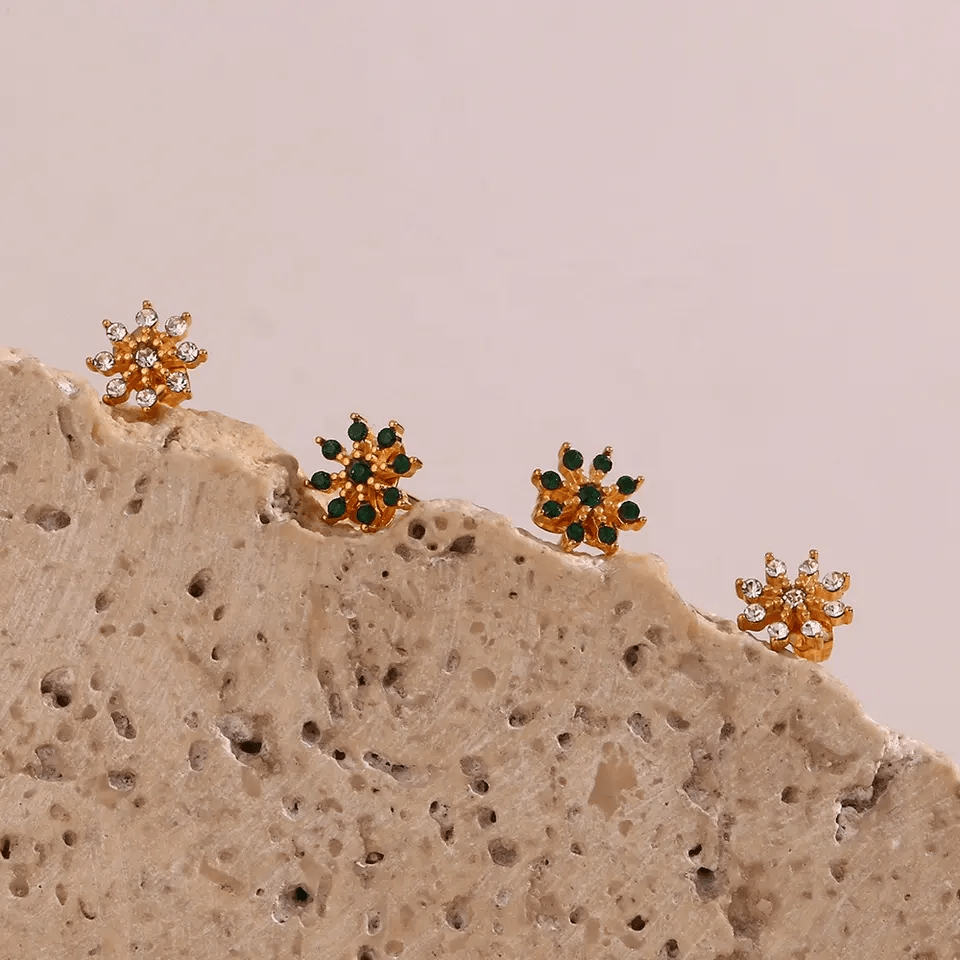 Dainty Daisy Earrings - CinloCo