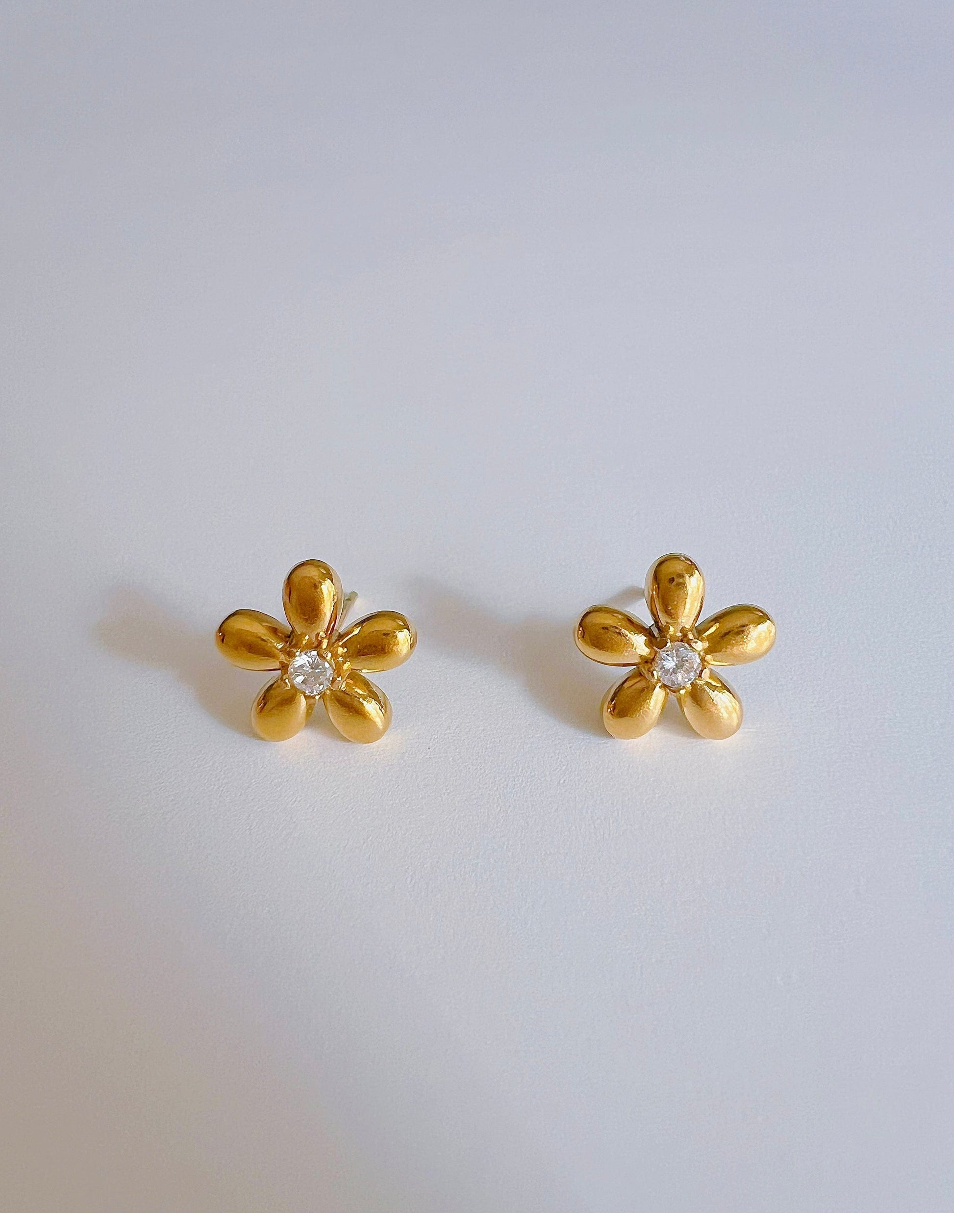 Florecita Stud Earrings - CinloCo
