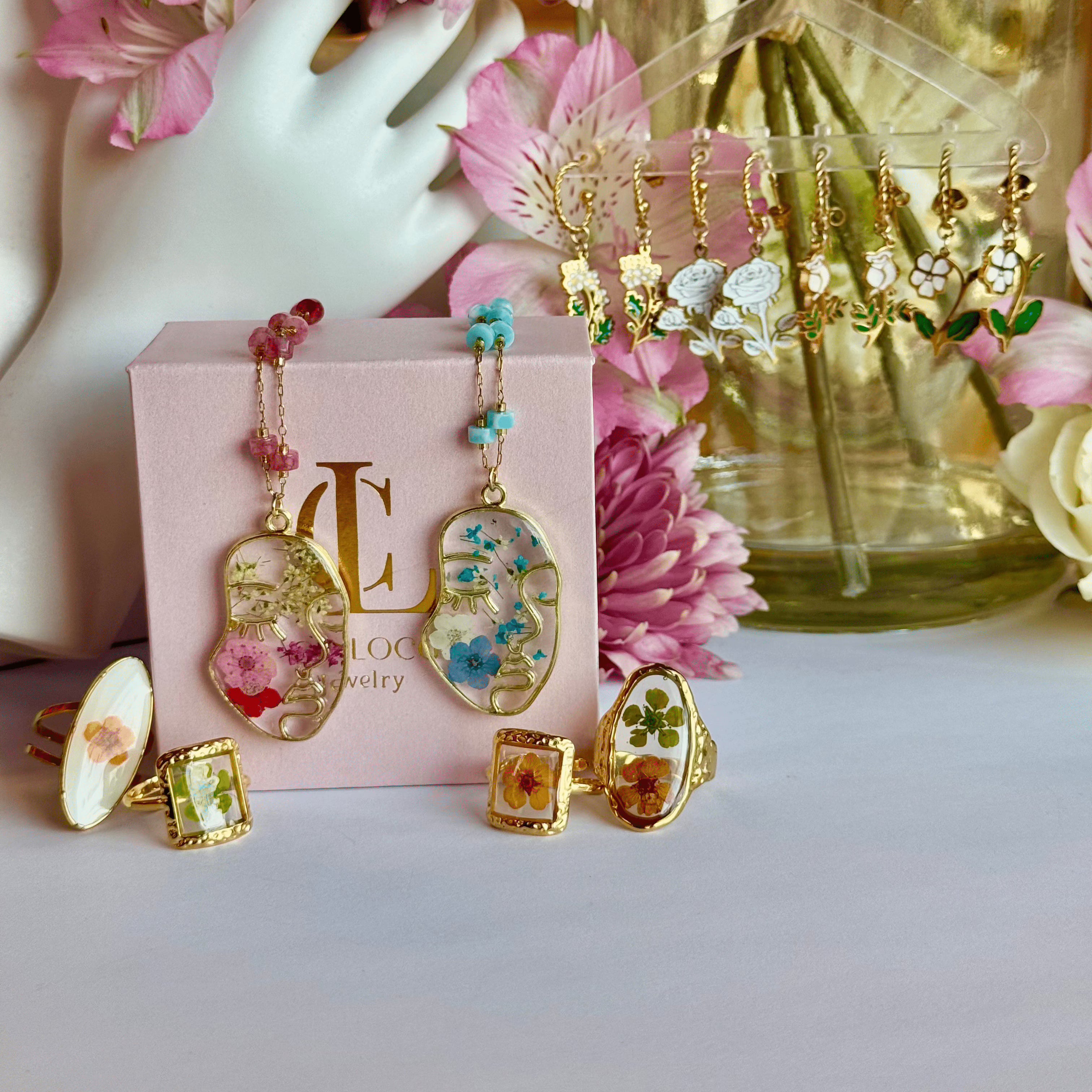 Flower Lady Necklace - CinloCo