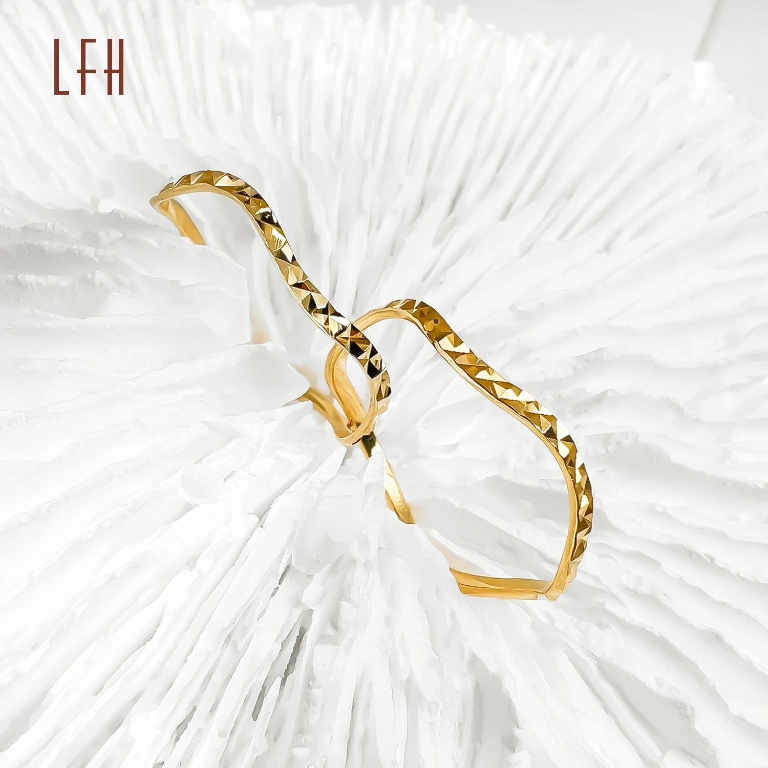 Wavy Diamond Cut Stackable Ring - CinloCo