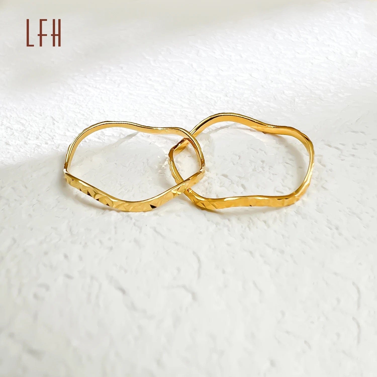 Wavy Diamond Cut Stackable Ring - CinloCo