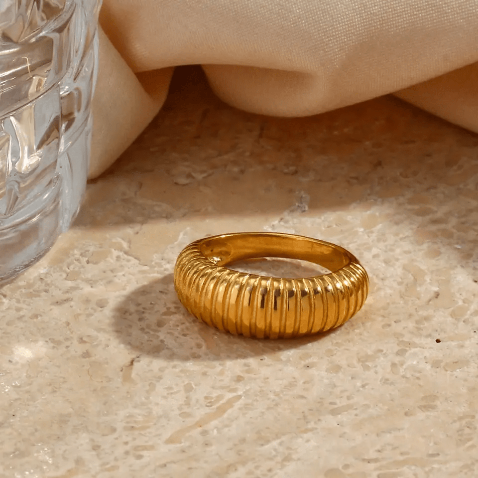 Gold Croissant Ring - CinloCo