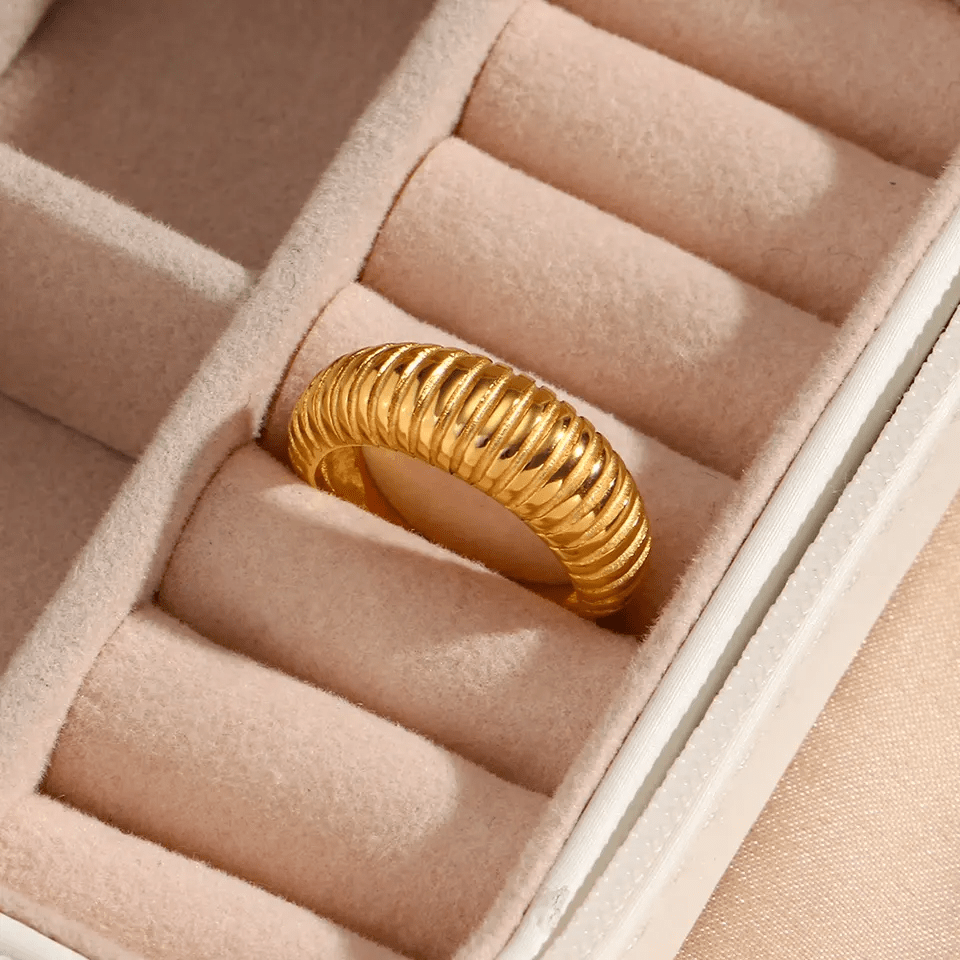 Gold Croissant Ring - CinloCo