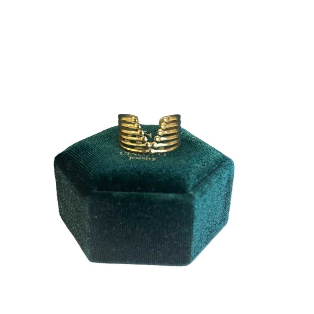 The V Pyramid Ring - CinloCo