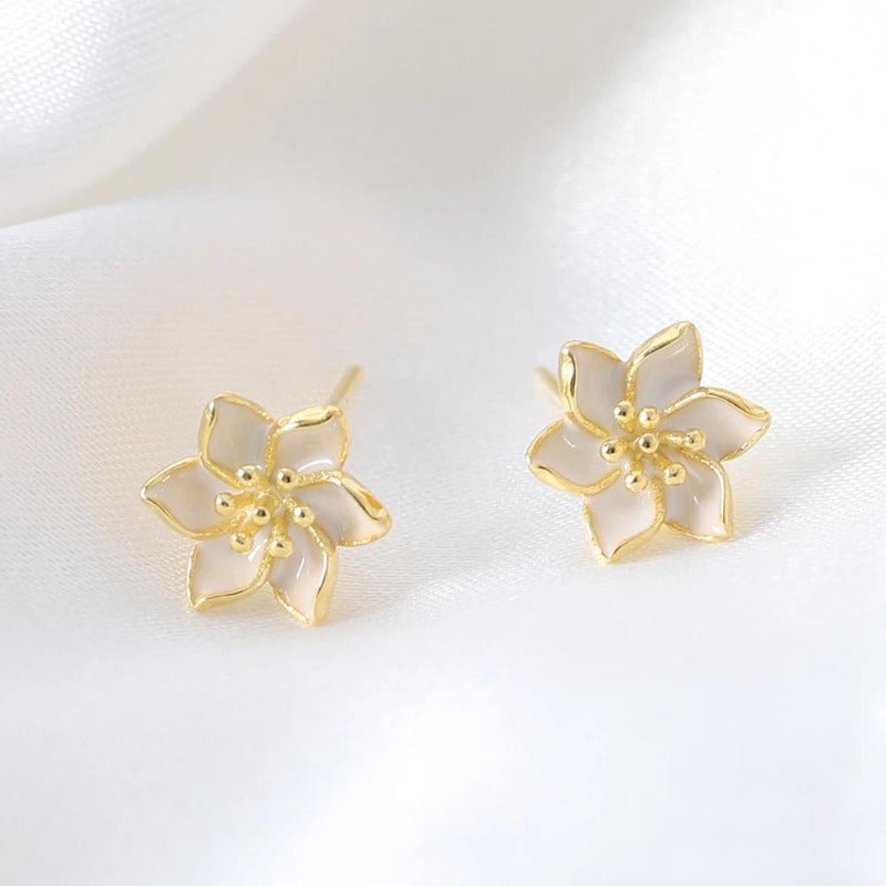 white Flower Sterling Silver Studs - CinloCo