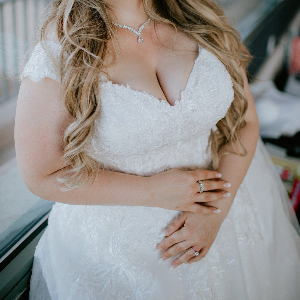 Bride wearing her The Halo wedding ring