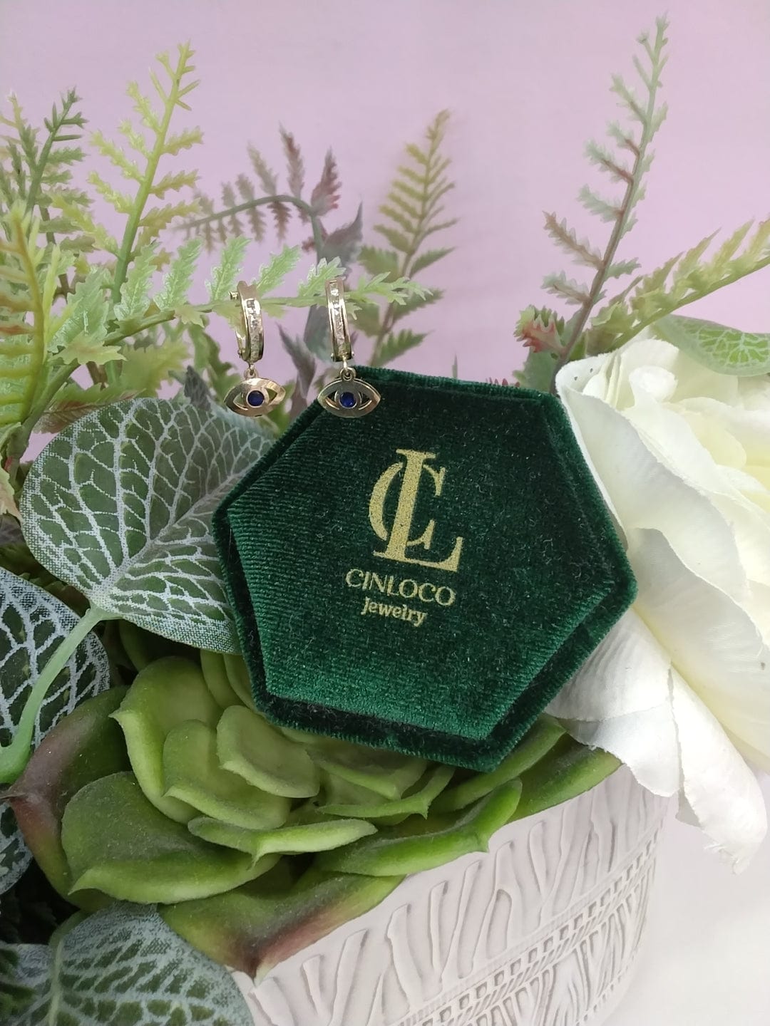 10k Cleo's Eye Huggies - CinloCo