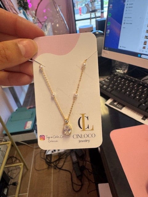 Elegant Crystal Necklace - CinloCo