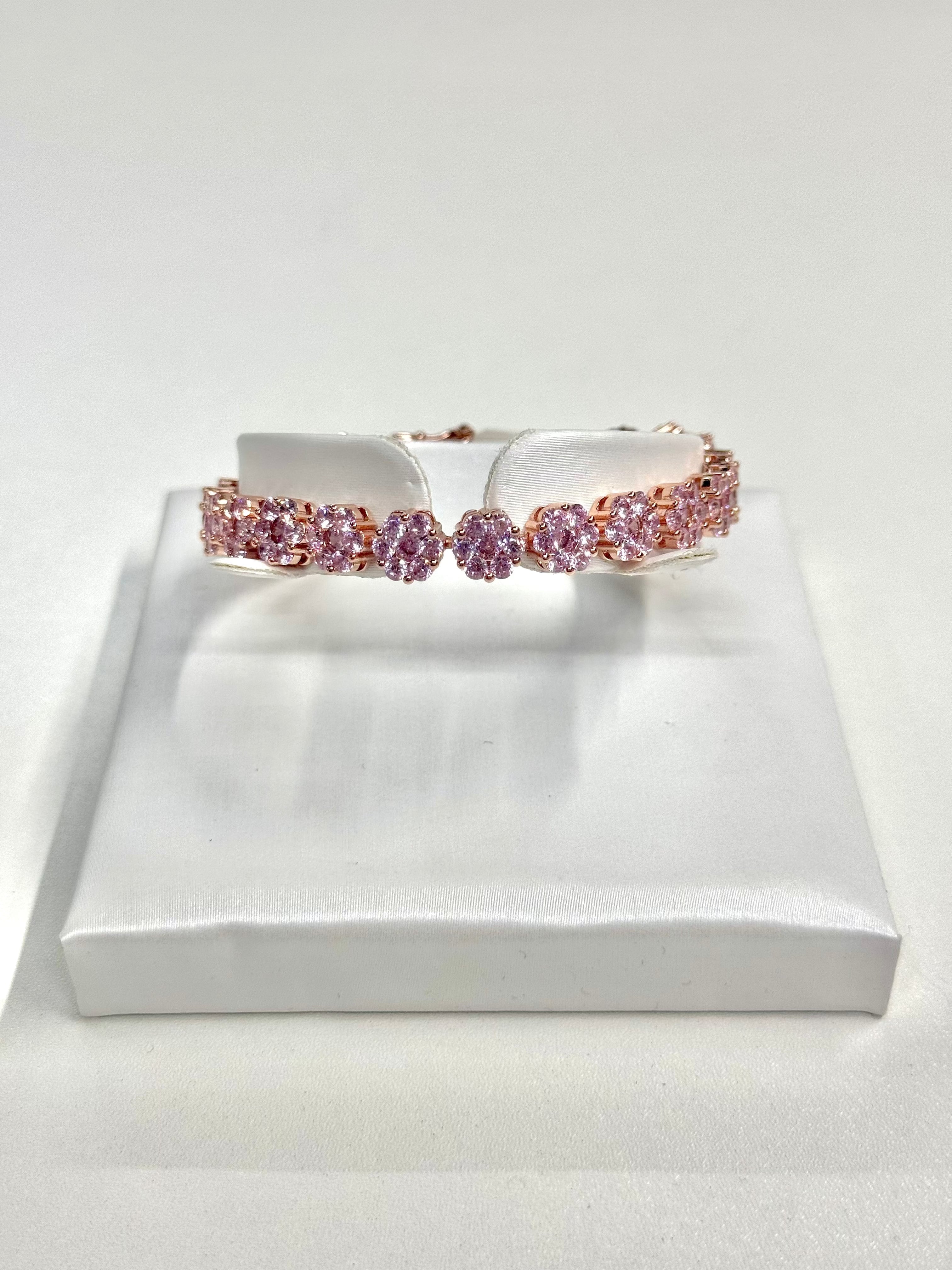 Bling of Floral Bracelet - CinloCo