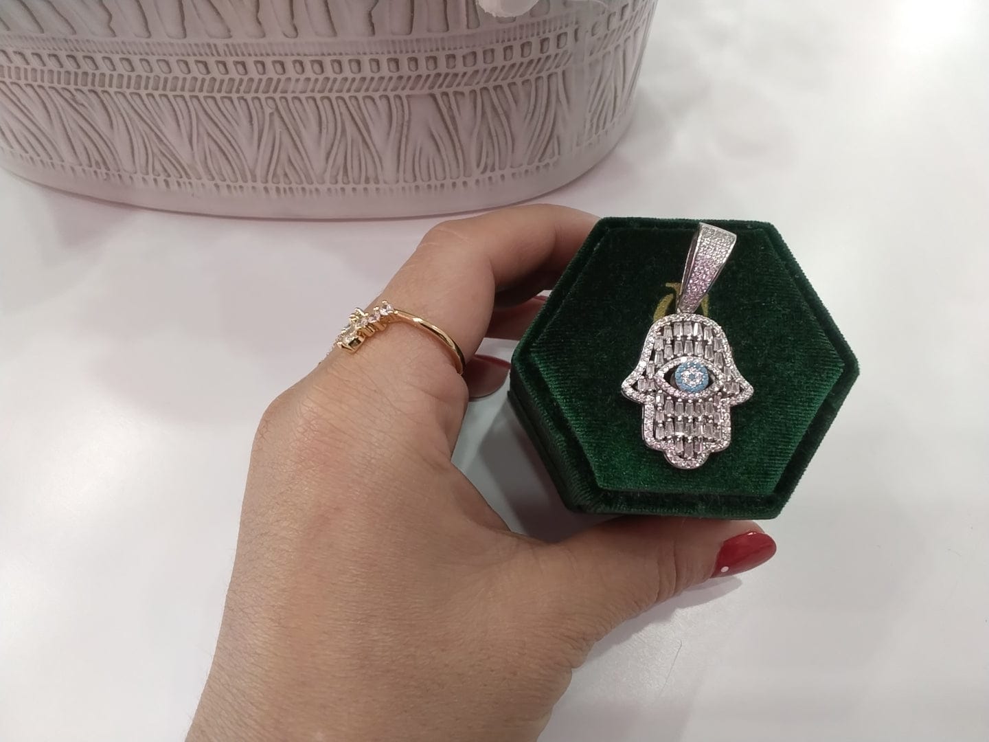 Hamsa Pendant in white gold - CinloCo