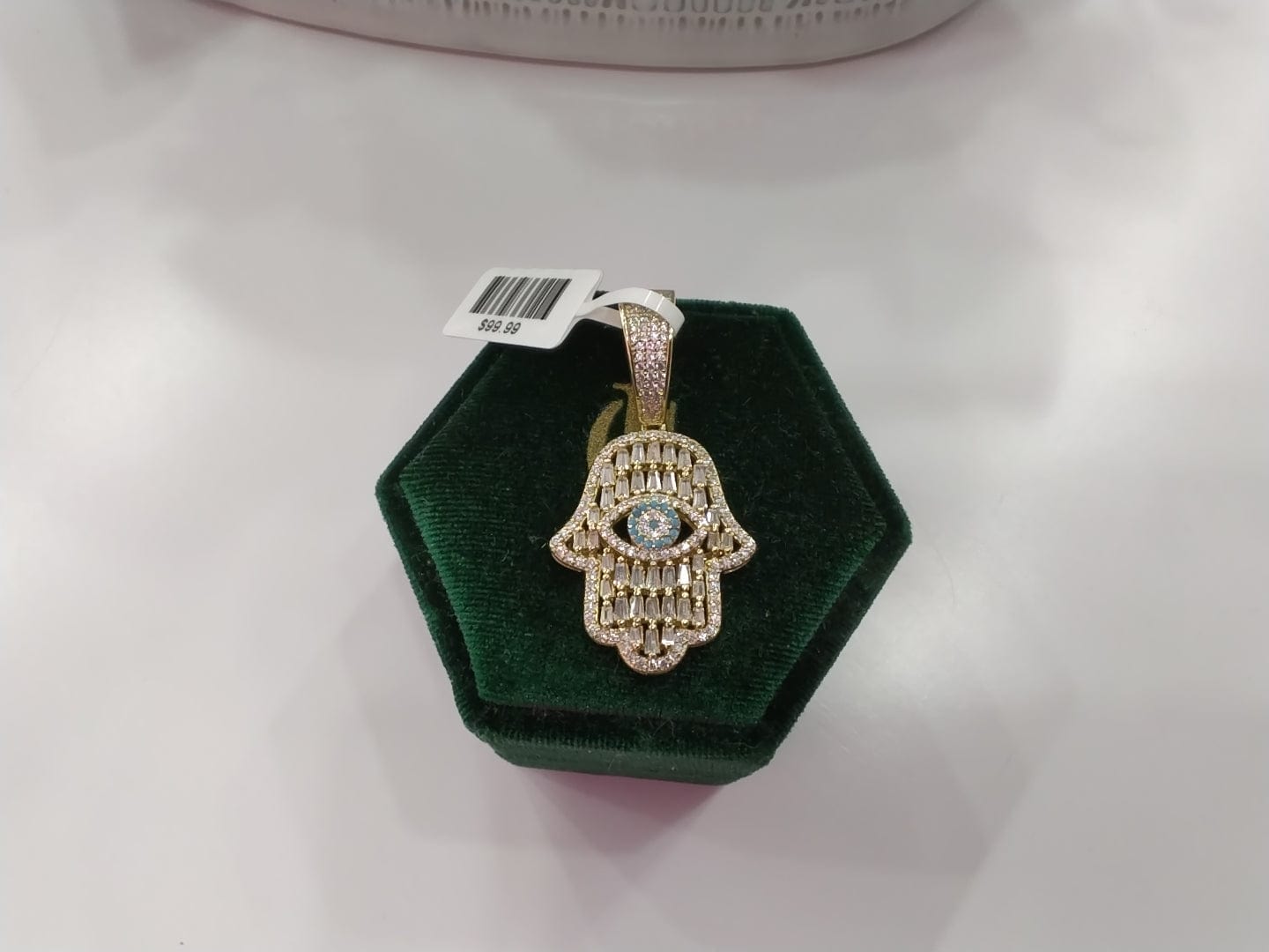 Hamsa pendant in yellow gold - CinloCo