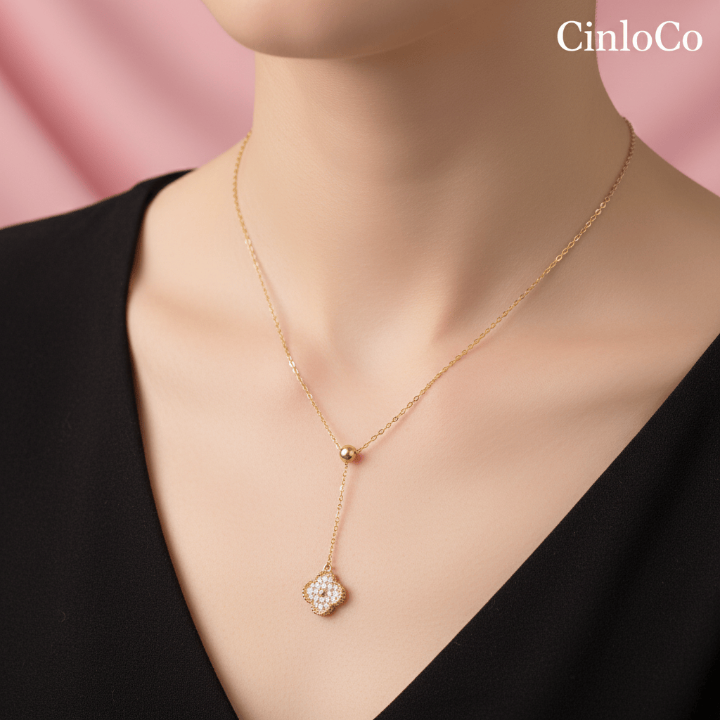 18k Solid Gold Clever Clover Necklace