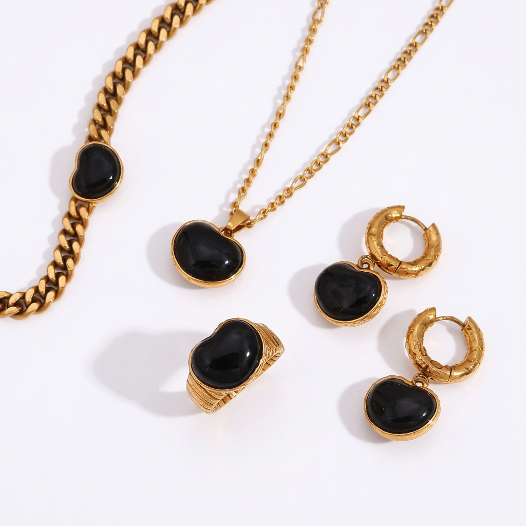 Miranda's Black Bold Heart - CinloCo