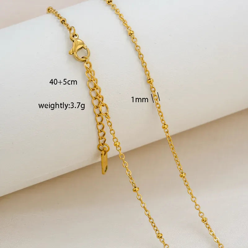 Gold chain necklace on a white surface with measurements and weight details.