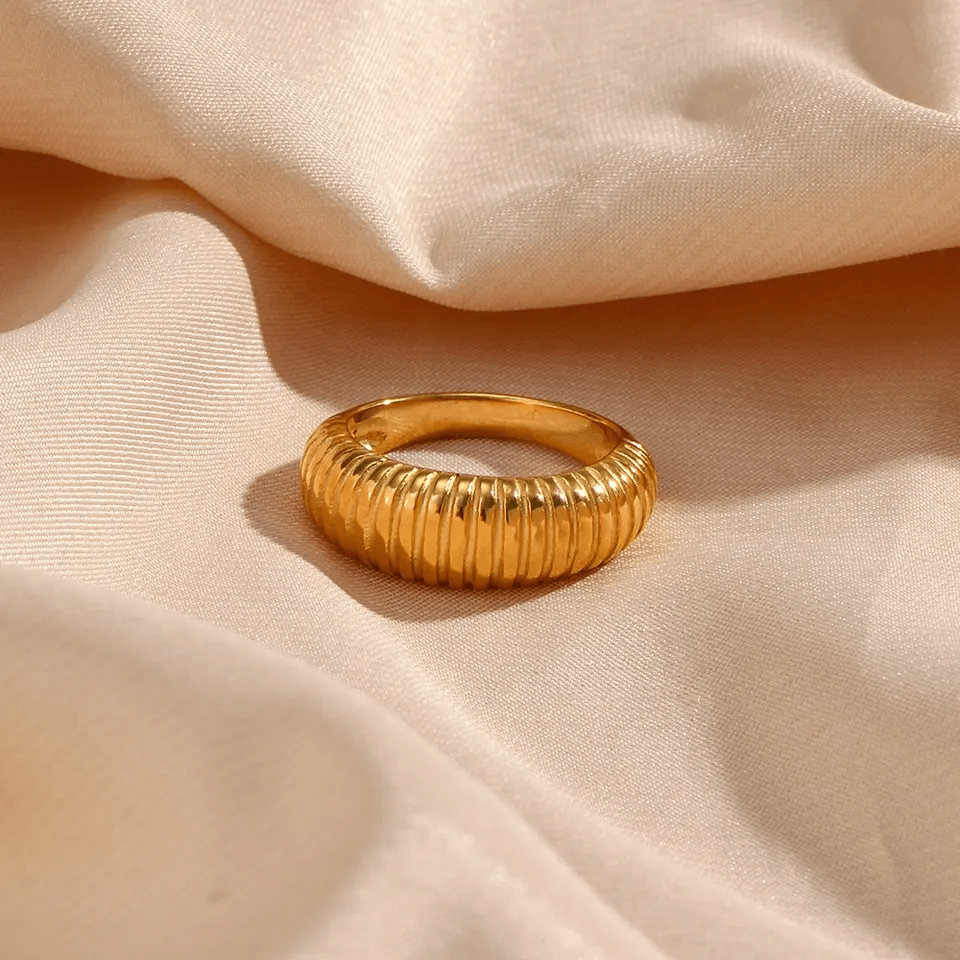 Gold Croissant Ring - CinloCo