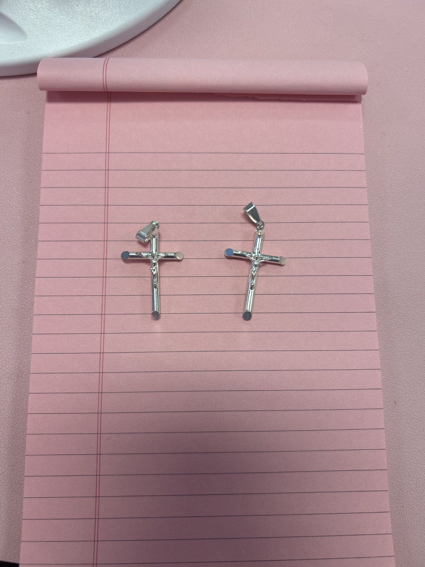 Classic Silver Crucifix - CinloCo