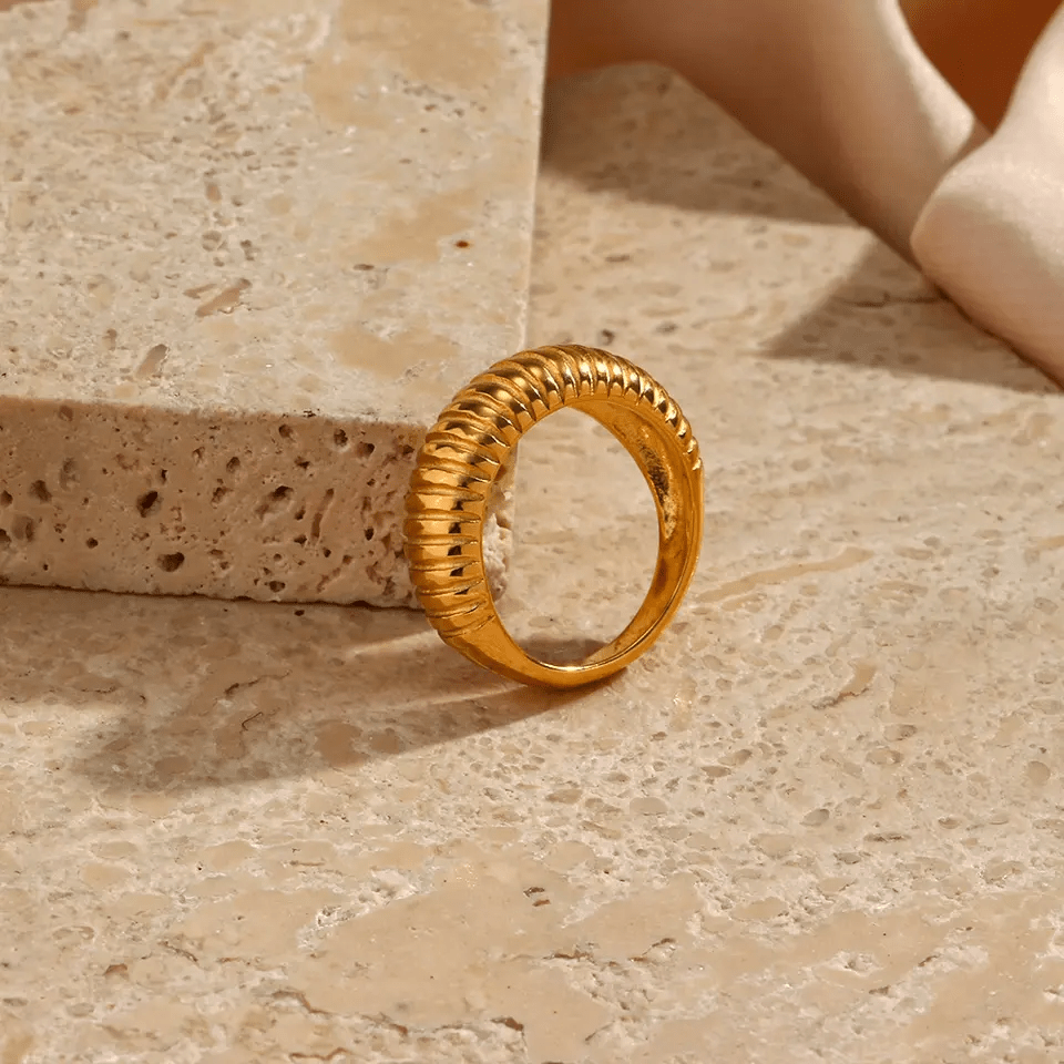 Gold Croissant Ring - CinloCo