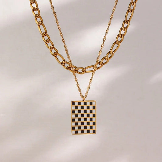Figaro Chain w/ Checkered Enamel Pendant - CinloCo